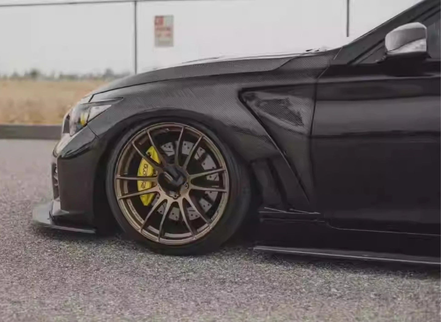 Q50 V5 Carbon Fiber Fenders Vented